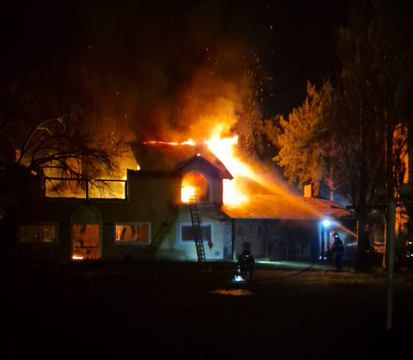Habló el director del colegio destruido por el fuego en Funes: “Tenemos mucha tristeza e incertidumbre”